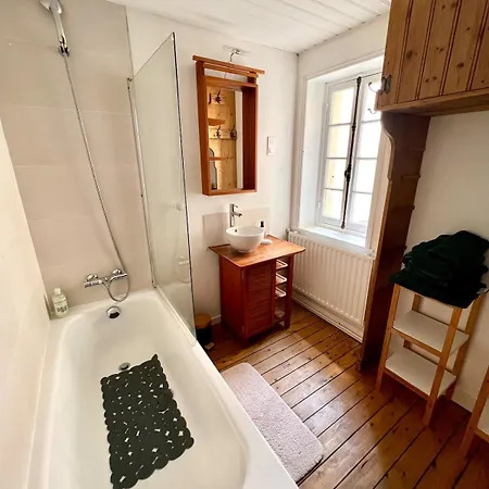 Spacious Beachfront House - Center 위머로우